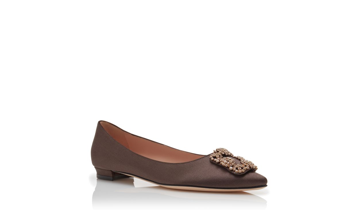 Zapatillas planas de satín marrón con hebilla de joyería