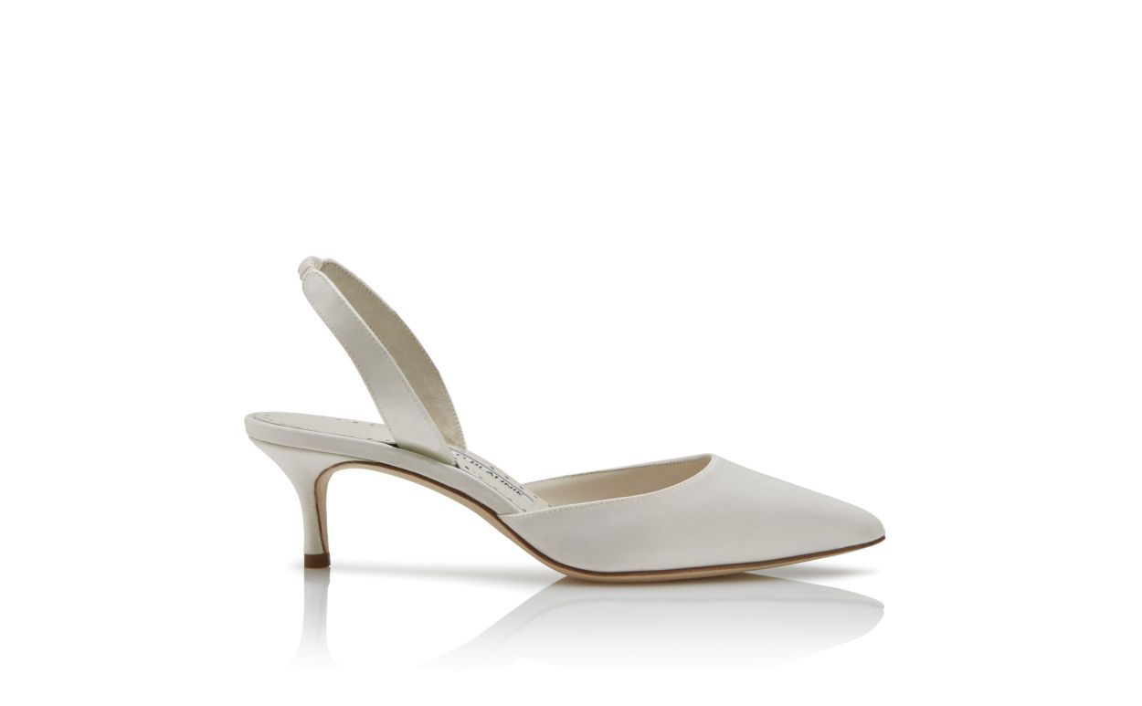Zapatillas de satín blanco con tirador