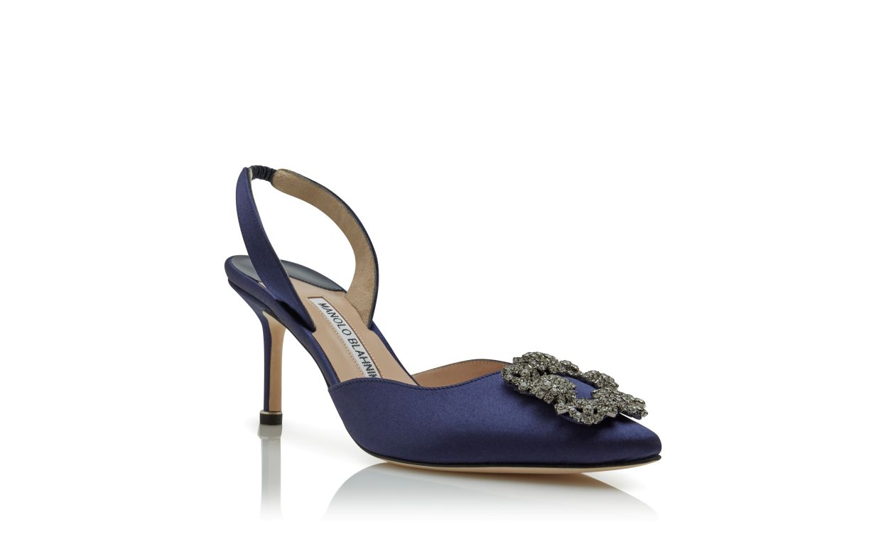 Zapatillas de tacón con hebilla de joya de satín azul marino