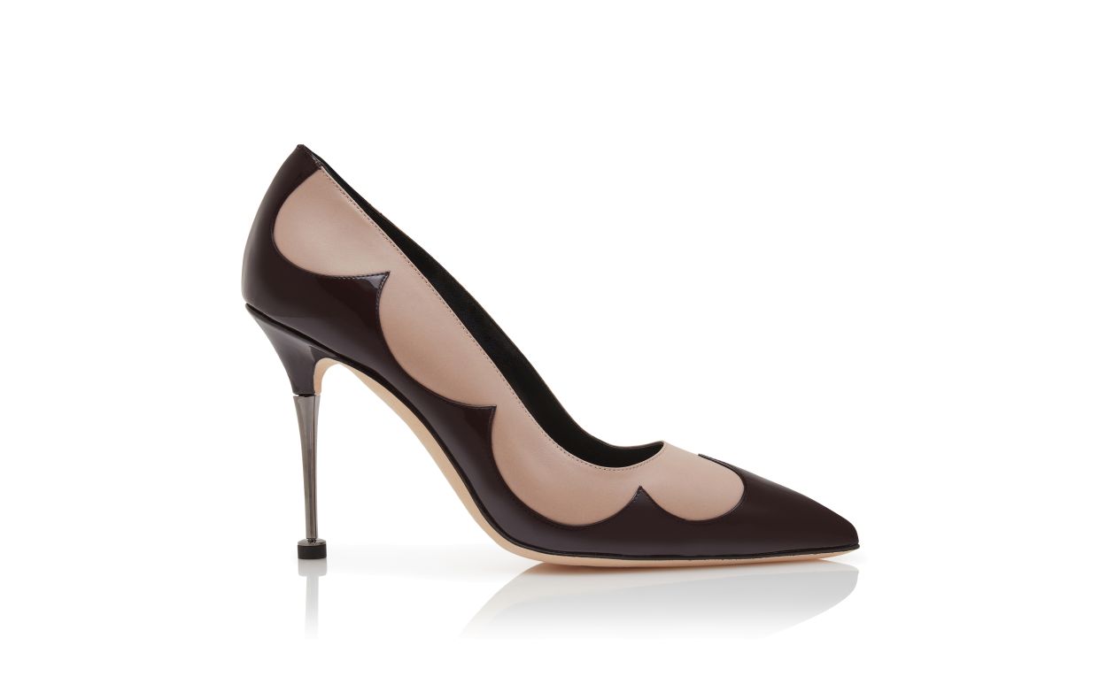 Zapatos de tacón de cuero beige claro y marrón oscuro
