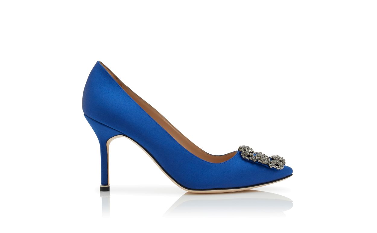 Zapatillas de satín azul con hebilla de joyería