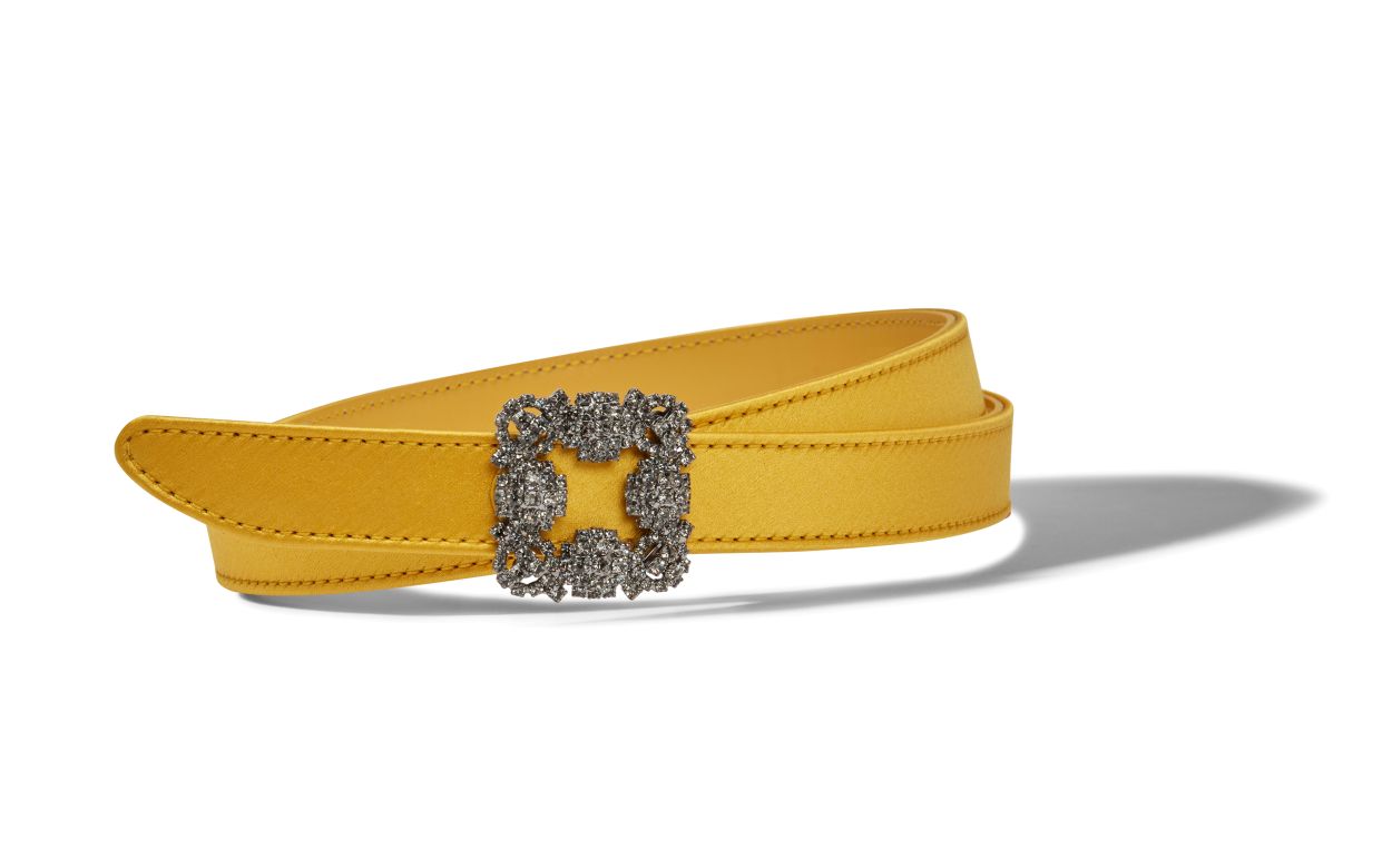 Cinturón de satín amarillo con hebilla de cristal