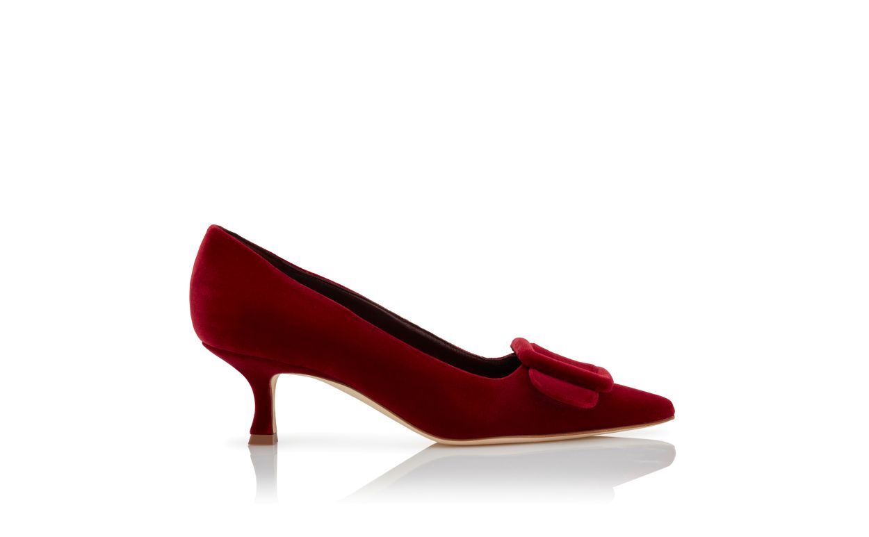 Zapatillas con detalle de hebilla de terciopelo rojo