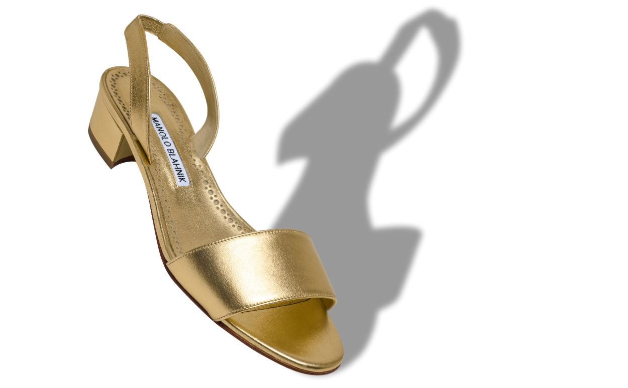 Sandalias de cuero napa dorado con correa trasera