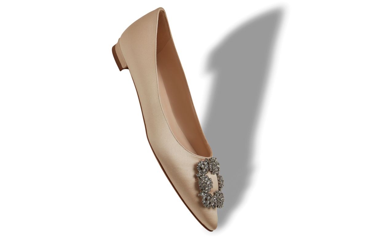 Zapatillas planas de satín champagne con hebilla de joyería