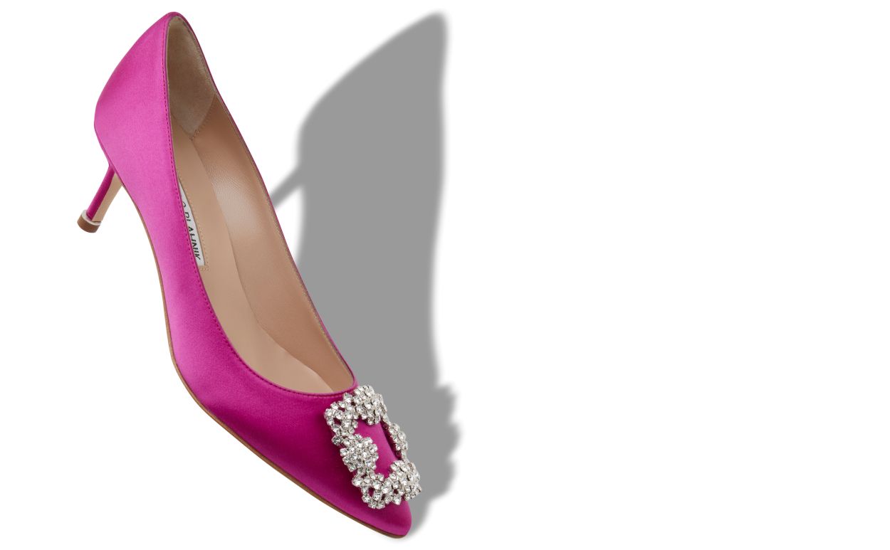 Zapatillas de satín fucsia con hebilla de joya