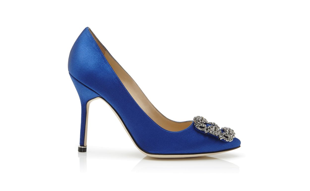 Zapatillas con hebilla de joyería de satín azul