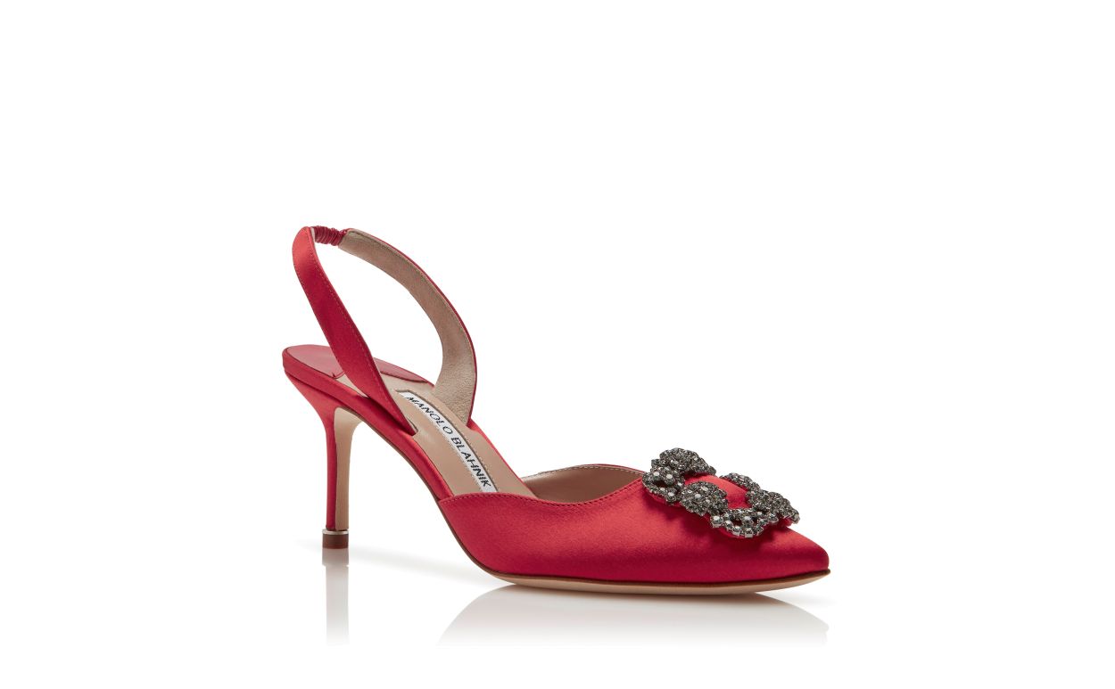 Zapatillas de tacón con hebilla de joya de satín rojo
