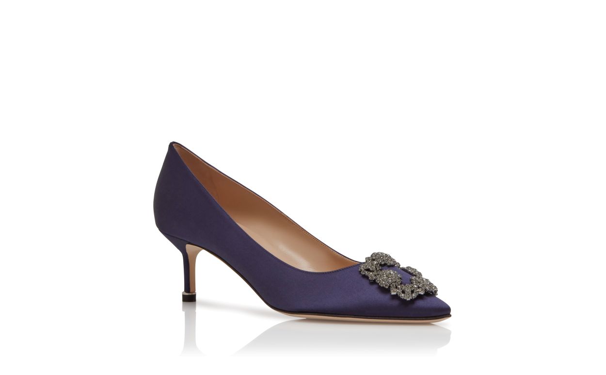 Zapatillas de satín azul oscuro con hebilla de joya