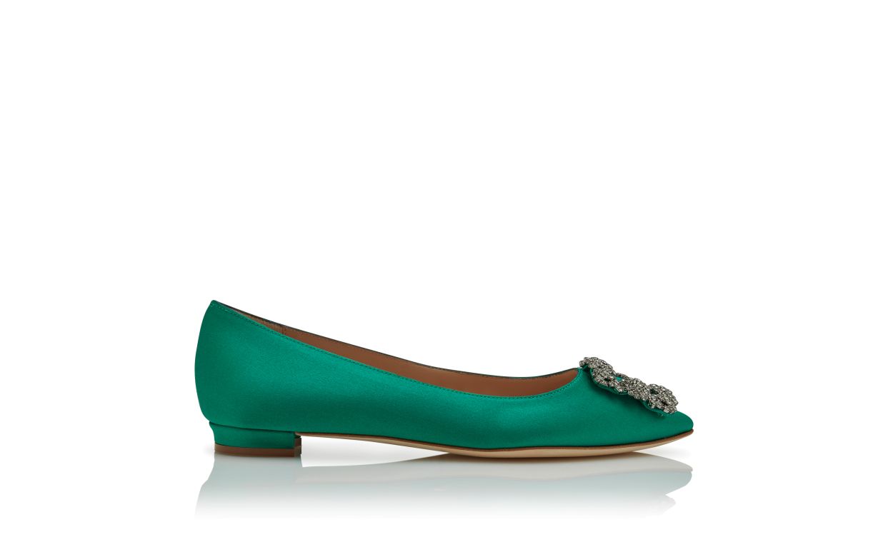 Zapatos planos de satín verde con hebilla de joyería