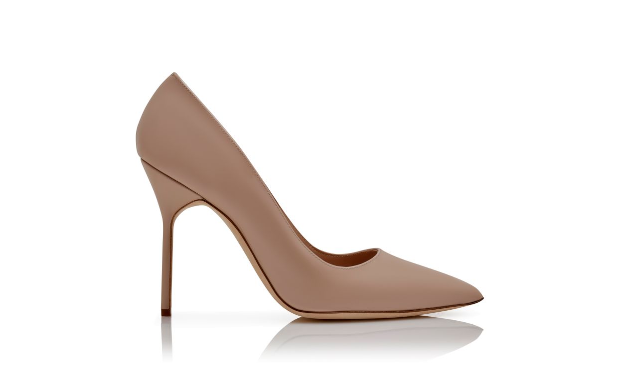 Zapatillas de punta puntiaguda de cuero brillante beige