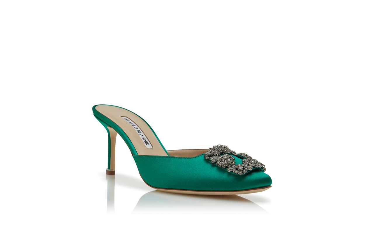 Mules con hebilla de joya de satén verde
