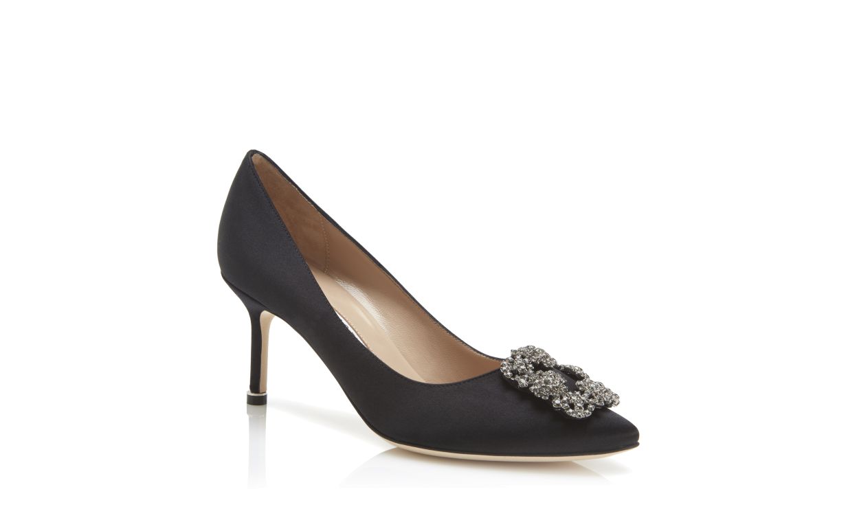 Zapatos de tacón con hebilla de joyería de satín negro