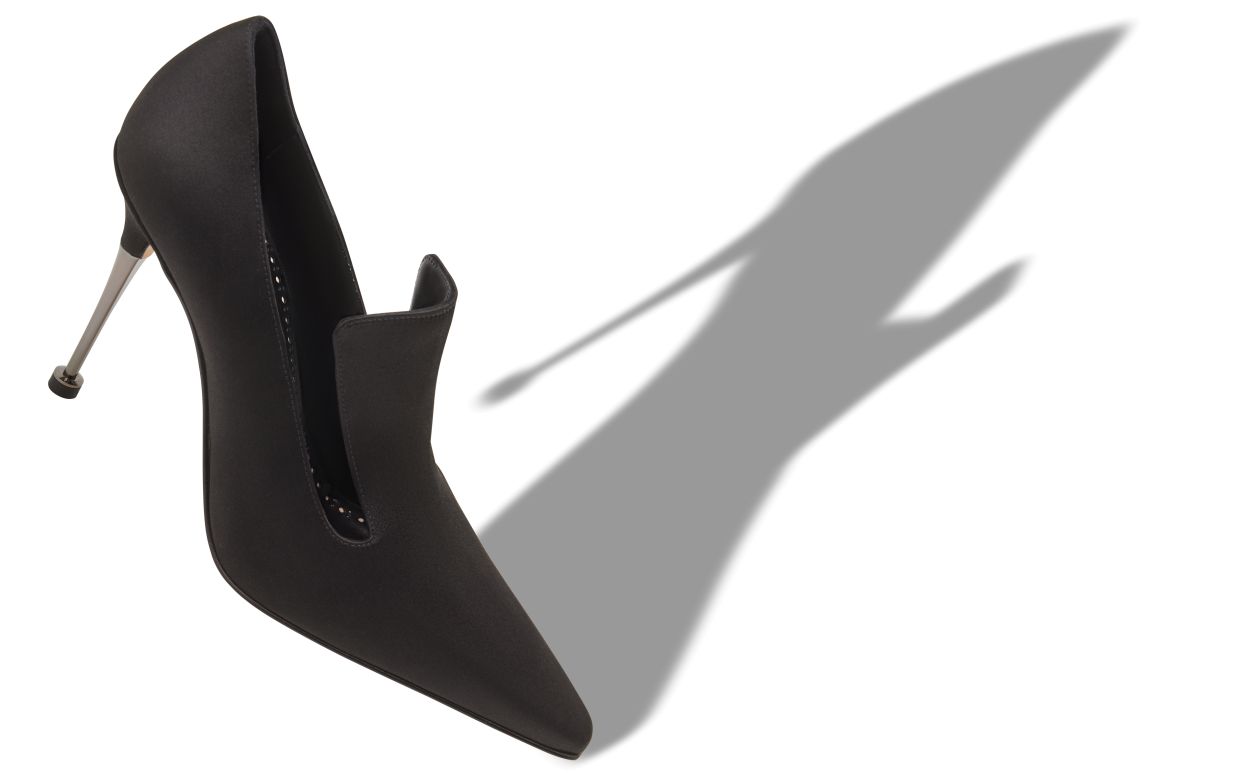Zapatillas de tacón con detalle en el empeine de satín negro