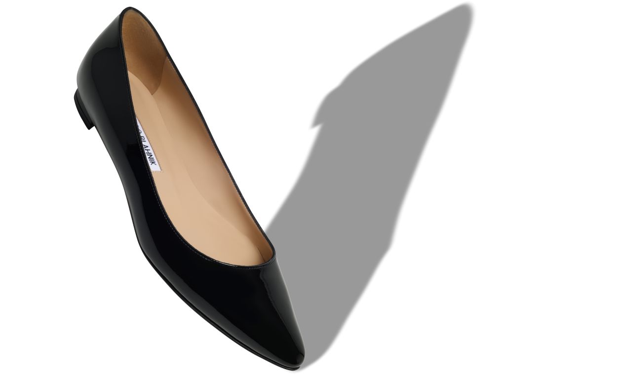 Zapatillas planas de cuero brillante negro con punta puntiaguda