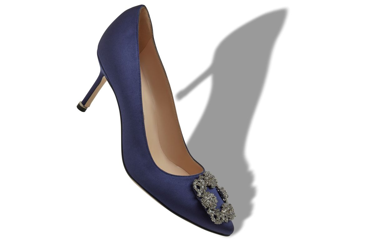 Zapatillas de satín azul marino con hebilla de joya