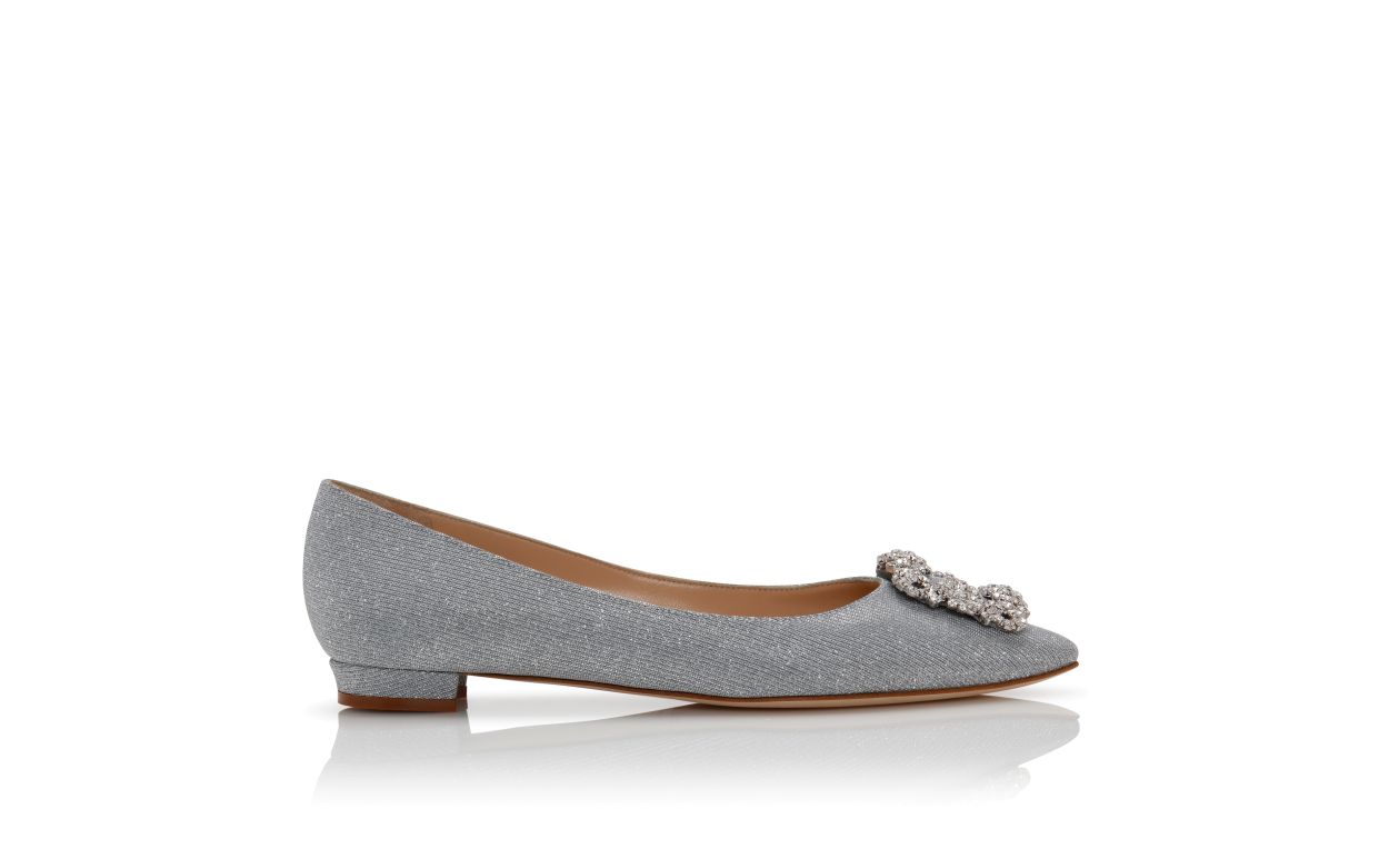 Zapatos planos con hebilla de joya de tela brillante plateada