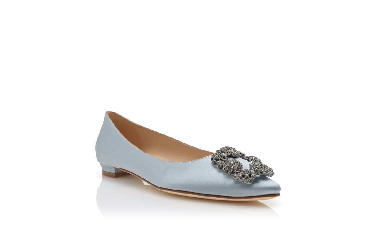 Zapatillas planas de satín azul claro con hebilla de joya