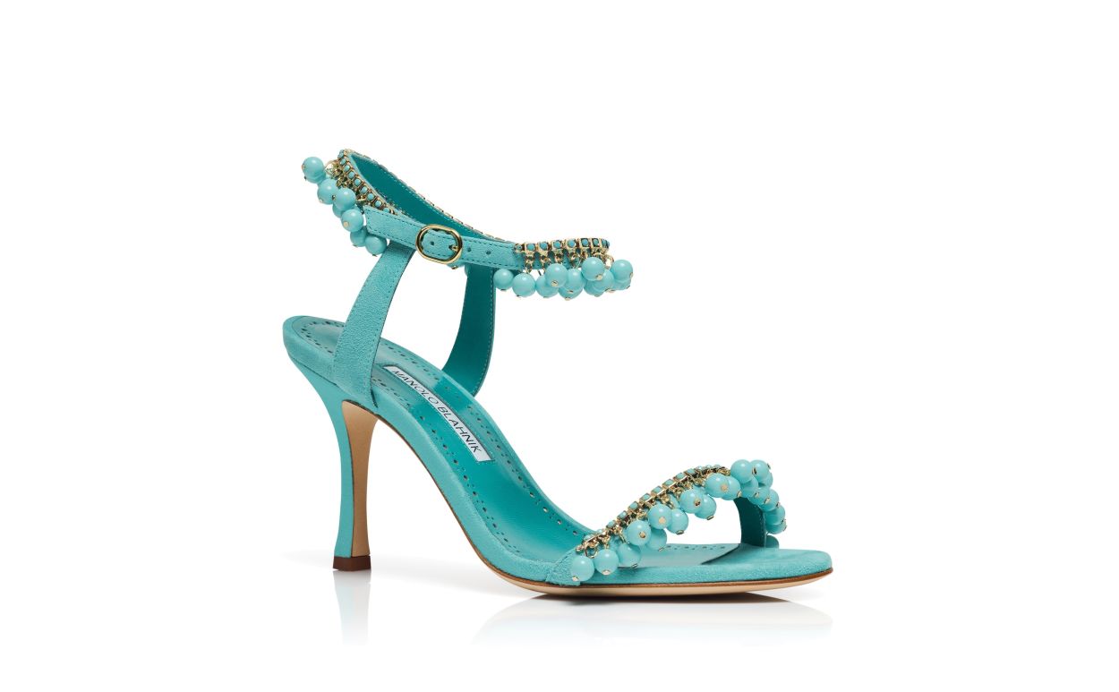 Zapatillas de cuero azul con adornos de joyas