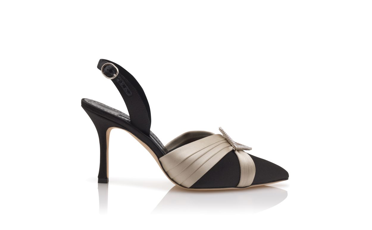 Pompas de Satén Negro con Detalle Plisado y Cierre Tipo Slingback