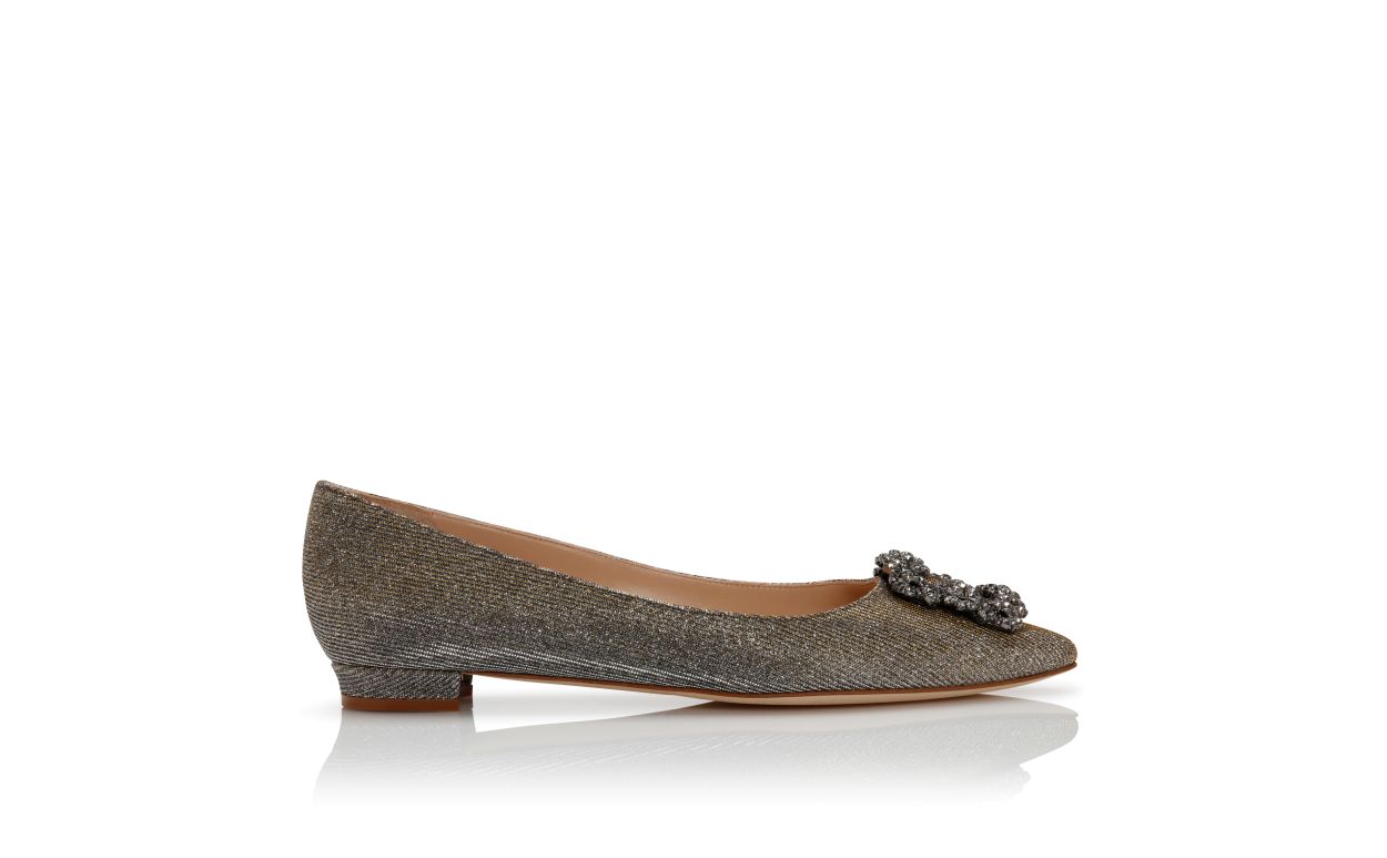Zapatos planos con hebilla de joya de tela brillante dorado oscuro