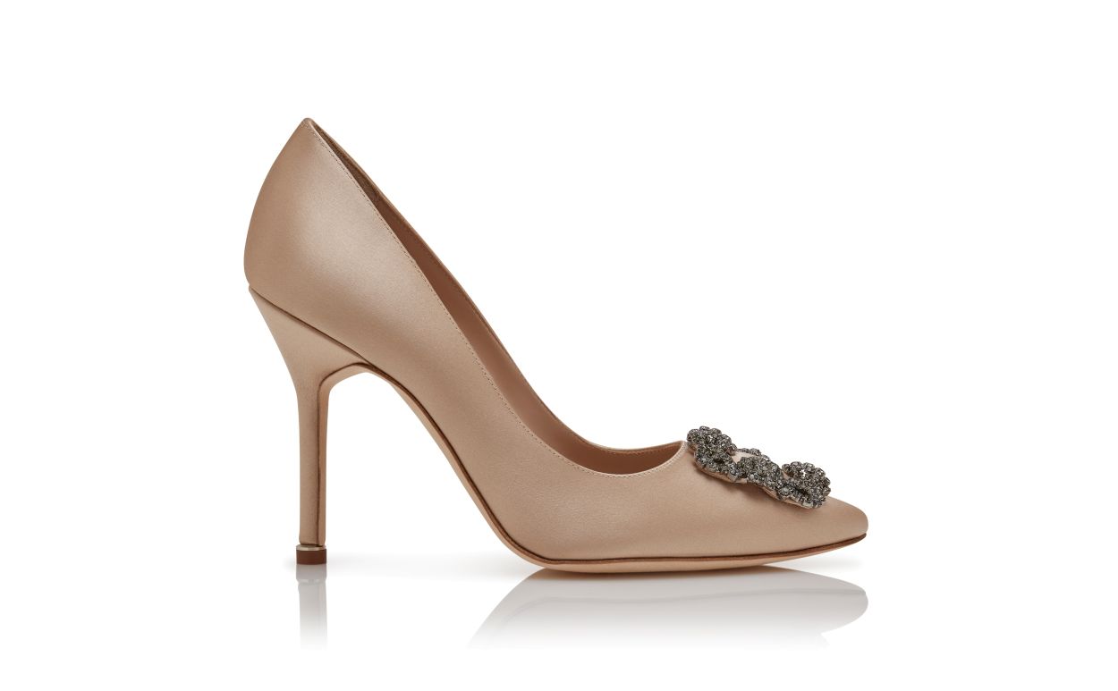 Zapatillas de satín champán con hebilla de joyería