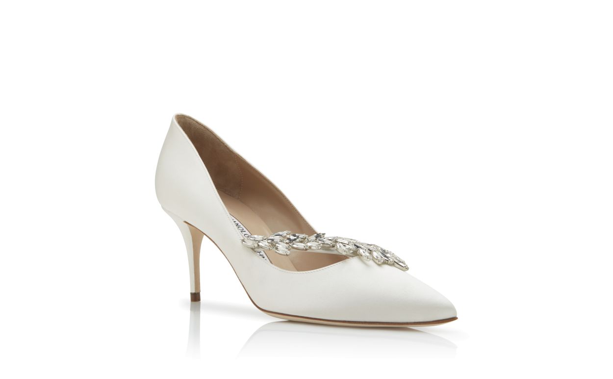 Zapatos de tacón con hebilla de joyería de satín blanco