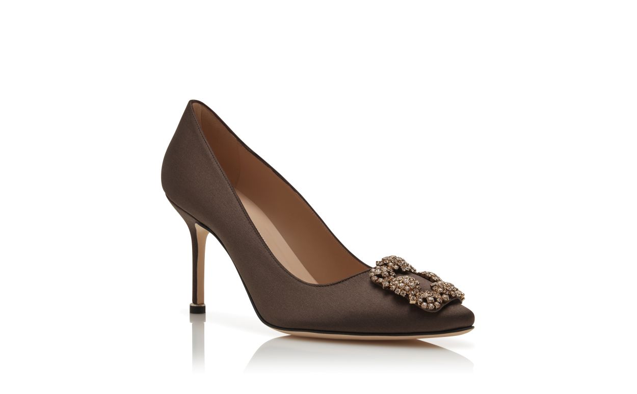 Zapatillas de tacón con hebilla de joyería de satín marrón